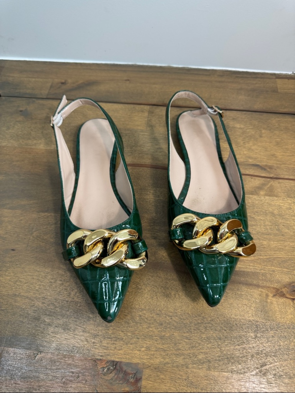 Dark Green Chain-Accent Pointed Slingback Flats size 37
Faux Leather